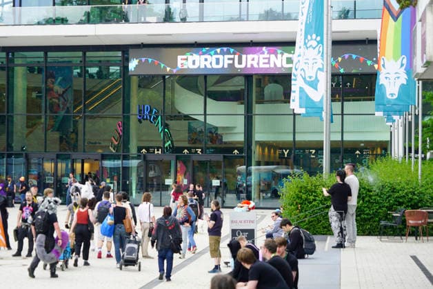 CNTV FELLNASEN - Mann und Frau tragen Fell Tausende von Teilnehmern sind in diesen Tagen auf der Eurofurence Convention und verkleiden sich als Fantasie Tiere alles natürlich aus Kunstfell und keine echten Tierhaut Tierhaare im CCH am 20.AUGUST 2026 in Hamburg Hamburg Deutschland *** CNTV FUR-NOSED Men and women are wearing fur. Thousands of participants are attending the Eurofurence Convention these days and dressing up as fantasy animals—all made of faux fur, of course, and no real animal skin or fur—at the CCH on August 20, 2026, in Hamburg, Germany.