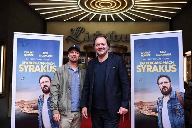 Spaziergang nach Syrakus Lichtburg ** NUR FÜR REDAKTIONELLE ZWECKE ** EDITORIAL USE ONLY **<p>Schauspieler Charly Hübner und Regisseur Lars Jessen, am 20.08.2026 in Essen. Charly Hübner und Lars Jessen präsentieren ihren neuen Film Spaziergang nach Syrakus in der Lichtburg. Deutschland Essen Copyright: SocratesxTassos *** A Walk to Syracuse Lichtburg ** FOR EDITORIAL USE ONLY ** EDITORIAL USE ONLY ** p Actor Charly Hübner and director Lars Jessen, on August 20, 2026, in Essen. Charly Hübner and Lars Jessen present their new film *A Walk to Syracuse* at the Lichtburg in Essen, Germany. Copyright SocratesxTassos Copyright: SocratesxTassos doc878r4793z48fco7dgjn ,EDITORIAL USE ONLY
