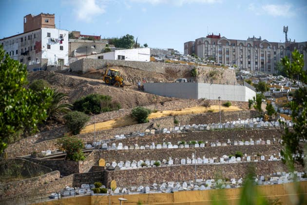 Police Clear Trampolín Beach in Ceuta: A cemetery where the bodies of unidentified migrants will be buried, as of August 20, 2026, in Ceuta, Spain. Police have begun clearing the makeshift migrant camp on Trampolín Beach in Ceuta. The autonomous city continues to face a serious humanitarian crisis following the historic mass influx of more than 70,000 migrants who swam across the Tarajal Strait on 30th and 31st of last July. AUGUST 20, 2026, Ceuta, Ceuta, Spain  Copyright: xMarcosxMorenox 7722800