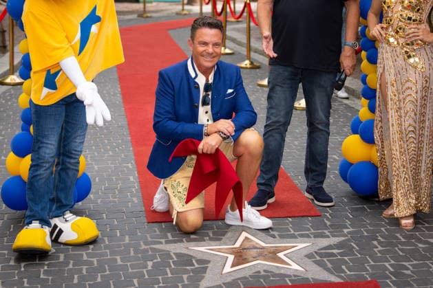 Stefan Mross, Europa-Park, Rust, Walk of Fame, Stern, Sternehrung, Auszeichnung, Sternenthüllung, Ehrung, Schlagersänger, Entertainer, Moderator, Musiker, Prominenter, Schlager, Volksmusik, Fernsehen, ARD, Das Erste, SWR, Immer wieder sonntags, TV-Show, Unterhaltungsshow, Abschiedssaison, letzte Staffel, Show-Aus, Sendungsende, Spardruck, TV-Aus, Abschied, 2026, Europa-Park Rust, Freizeitpark, Medien, Fernsehen, deutsche Unterhaltung, Schlagerstar, Symbolfoto, Prominenz, Jubiläum, Karriere, Würdigung, Walk of Fame Europa-Park Rust Europa Park Baden-Württemberg Deutschland *** Stefan Mross, Europa-Park, Rust, Walk of Fame, star, star ceremony, award, star unveiling, tribute, pop singer, entertainer, host, musician, celebrity, pop music, Copyright: xFINLEYxMÖRCHx