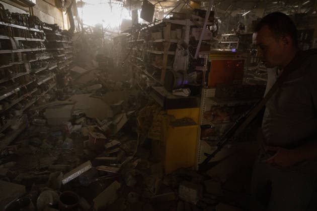 Russian airstrike hit Kramatorsk KRAMATORSK, UKRAINE - AUGUST 20: A security force member operates inside a destroyed supermarket following a Russian airstrike in Kramatorsk, Ukraine, on August 20, 2026. Francisco Richart Anadolu Donets ka Oblast Ukraine. Editorial use only. Please get in touch for any other usage.  Copyright: x2026xAnadoluxFranciscoxRichartx