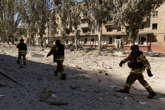 Russian airstrike hit Kramatorsk KRAMATORSK, UKRAINE - AUGUST 20: Firefighters work in a devastated commercial area following a Russian airstrike in Kramatorsk, Ukraine, on August 20, 2026. Francisco Richart Anadolu Donets ka Oblast Ukraine. Editorial use only. Please get in touch for any other usage.  Copyright: x2026xAnadoluxFranciscoxRichartx