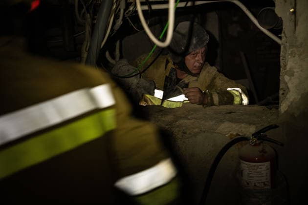 Russian airstrike hit Kramatorsk KRAMATORSK, UKRAINE - AUGUST 20: Firefighters work in the basement of a commercial building following a Russian airstrike in Kramatorsk, Ukraine, on August 20, 2026. Francisco Richart Anadolu Kramatorsk Ukraine. Editorial use only. Please get in touch for any other usage.  Copyright: x2026xAnadoluxFranciscoxRichartx