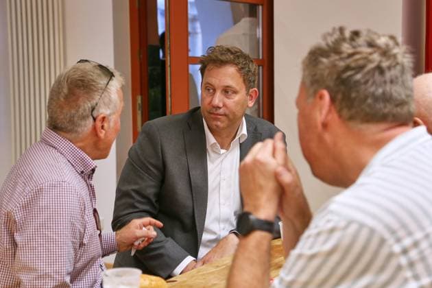 Halle (Saale), Sachsen-Anhalt, Deutschland, 20.08.2026: SPD Regionalgeschäftsstelle: Bulette & Bier: Bundesminister der Finanzen Lars Klingbeil (SPD) im Gespräch mit Bürgern *** Halle, Saale, Saxony-Anhalt, Germany, August 20, 2026 SPD Regional Office: Bulette Bier, Federal Minister of Finance Lars Klingbeil (SPD), in conversation with citizens Copyright: xdtsxNachrichtenagenturx dts_130612