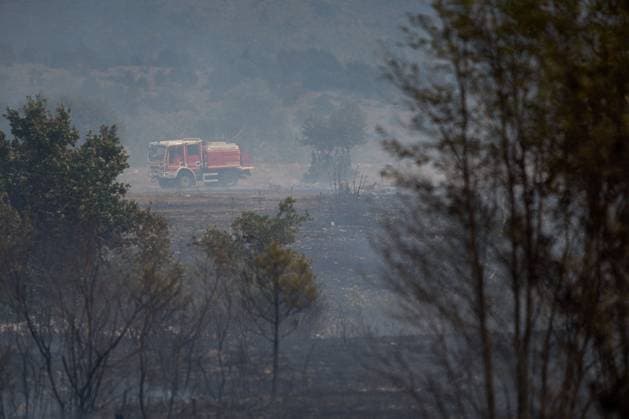 Firefighters battle wildfire near Petrinje PETRINJE, SLOVENIA, AUGUST 20, 2026: Firefighters and aerial water bombers battle a wildfire near ÄarnotiÄe that spread toward the village of Petrinje in the Koper area of southwestern Slovenia. The fire burned several hectares of woodland and scrubland before being brought under control. Around 100 firefighters, along with police and Air Tractor firefighting aircraft, took part in the operation. Cleanup work continued after the fire was contained. Petrinje Slovenia Copyright: x xGiovannixAiellox xJNAxPressx