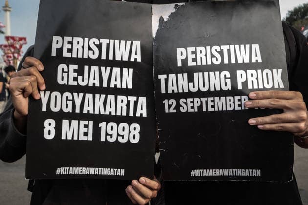 August 20, 2026, Jakarta, Dki Jakarta, Indonesia: JHuman rights activists take part in the 921st Kamisan protest across from the Merdeka Palace in Jakarta. The weekly Thursday demonstration was held to mark World Humanitarian Day. Jakarta Indonesia  - ZUMAf198 20260820_zip_f198_009 Copyright: xMuhammadxFebriansyahx