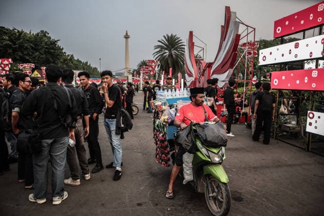 August 20, 2026, Jakarta, Dki Jakarta, Indonesia: JHuman rights activists take part in the 921st Kamisan protest across from the Merdeka Palace in Jakarta. The weekly Thursday demonstration was held to mark World Humanitarian Day. Jakarta Indonesia  - ZUMAf198 20260820_zip_f198_002 Copyright: xMuhammadxFebriansyahx