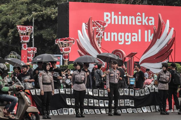 August 20, 2026, Jakarta, Dki Jakarta, Indonesia: JHuman rights activists take part in the 921st Kamisan protest across from the Merdeka Palace in Jakarta. The weekly Thursday demonstration was held to mark World Humanitarian Day. Jakarta Indonesia  - ZUMAf198 20260820_zip_f198_011 Copyright: xMuhammadxFebriansyahx