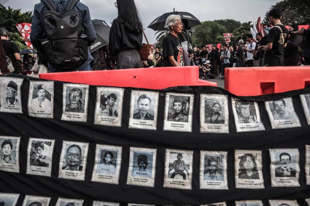 August 20, 2026, Jakarta, Dki Jakarta, Indonesia: JHuman rights activists take part in the 921st Kamisan protest across from the Merdeka Palace in Jakarta. The weekly Thursday demonstration was held to mark World Humanitarian Day. Jakarta Indonesia - ZUMAf198 20260820_zip_f198_007 Copyright: xMuhammadxFebriansyahx