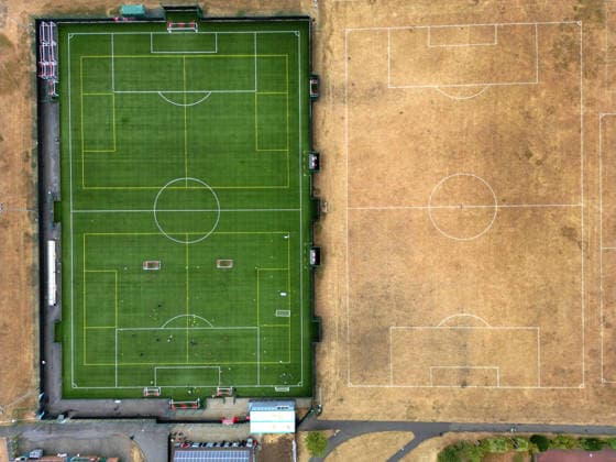 News Bilder des Tages A grass football pitch still looks very brown compared to an artificial football pitch, even though the prolonged dry spell has been broken by rainfall in Peterborough, Cambridgeshire. Weather, Peterborough, Cambridgeshire, UK, on 20th August, 2026.  .