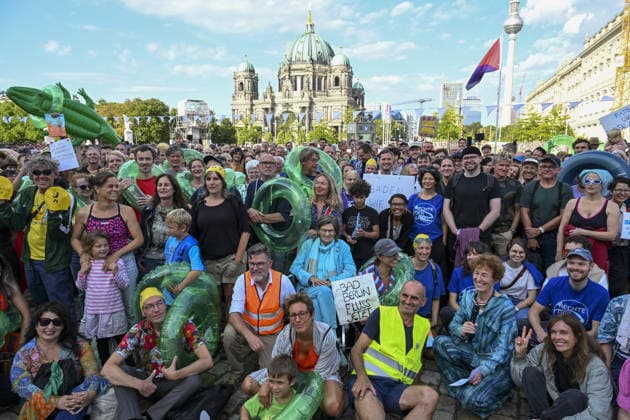 Protesters gather in Berlin calling for end to century-old swimming ban in Spree River BERLIN, GERMANY - AUGUST 20: Demonstrators gather at Schinkelplatz near the Spree River in Berlin, Germany, on August 20, 2026, to demand the lifting of a 101-year-old swimming ban in the historic waterway. Responding to a call by the Flussbad Berlin association, participants displayed banners and placards advocating for clean water initiatives and public access to open-water swimming along designated central stretches of the river. Halil Sagirkaya Anadolu Berlin Germany. Editorial use only. Please get in touch for any other usage.  Copyright: x2026xAnadoluxHalilxSagirkayax