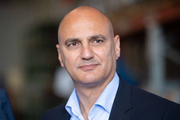 Alexander KALOUTI, CDU, Politiker, Oberbuergermeister der Stadt Dortmund, Portraet, Porträt, Portrait, Angeschnittenes Einzelbild, Einzelmotiv, schauen einem Auszubildenden und seinem Lehrmeister bei der Arbeit an einem Elektromotor zu, Karl-JoÂ­sef LAUMANN, CDU, Minister fuer Arbeit, Gesundheit und Soziales des Landes Nordrhein-Westfalen, besucht im Rahmen seiner Ausbildungstour die Firma BOSS - Steinlen Elektromaschinen und Pumpen GmbH, am 20.08.2026, *** Alexander KALOUTI, CDU, politician, mayor of the city of Dortmund, portrait, cropped single image, single subject, watching an apprentice and his instructor at work on an electric motor, Karl Josef LAUMANN, CDU, Minister of Labor, Health, and Social Affairs for the State of North Rhi