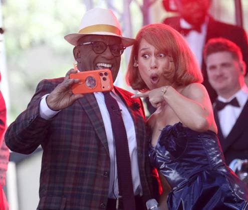 August 20, 2026, New York, New York, USA: Today show co-host AL ROKER takes a selfie with British singer-songwriter RAYE during the Today show Summer Concert series held at Rockefeller Plaza. New York USA  - ZUMAk03_ 20260820_zaf_k03_057 Copyright: xNancyxKaszermanx