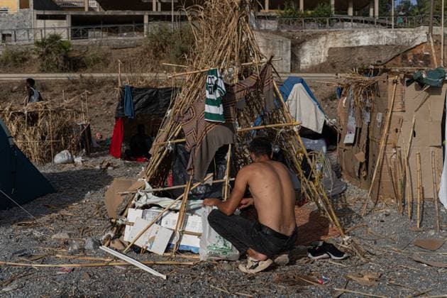 Migrants live in makeshift settlement on Ceuta beach CEUTA, SPAIN, AUGUST 20, 2026: Hundreds of migrants live in a makeshift settlement at Trampolin Beach in Ceuta, using shelters built from reeds, plastic and other discarded materials. Ceuta Spain Copyright: x xClaudioxPalmax xJNAxPressx