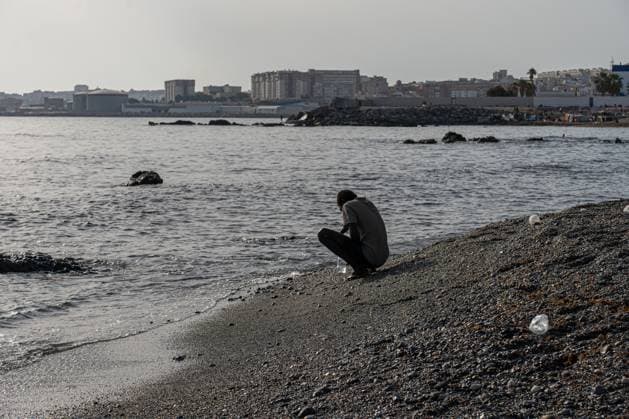 Migrants live in makeshift settlement on Ceuta beach CEUTA, SPAIN, AUGUST 20, 2026: Hundreds of migrants live in a makeshift settlement at Trampolin Beach in Ceuta, using shelters built from reeds, plastic and other discarded materials. Ceuta Spain Copyright: x xClaudioxPalmax xJNAxPressx