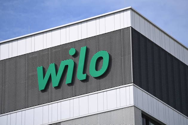 Das WILO Firmenlogo auf der Konzernzentrale, Wilo Campus, Karl-JoÂ­sef LAUMANN, CDU, Minister fuer Arbeit, Gesundheit und Soziales des Landes Nordrhein-Westfalen, besucht im Rahmen seiner Ausbildungstour die Firma WILO SE Maschinenbau und Pumpensysteme, am 20.08.2026, *** The WILO company logo at the corporate headquarters, Wilo Campus, Karl Josef LAUMANN, CDU, Minister of Labor, Health, and Social Affairs for the State of North Rhine-Westphalia, visits WILO SE Maschinenbau und Pumpensysteme as part of his educational tour on August 20, 2026,