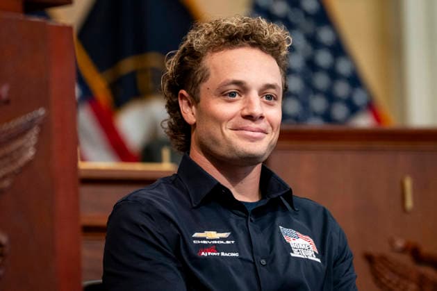News Bilder des Tages Santino Ferrucci, driver of the No. 14 Chevrolet for AJ Foyt Racing looks on during a media preview for the Freedom 250 Grand Prix on Capitol Hill in Washington, DC on Thursday, August 20, 2026. The Freedom 250 Grand Prix, taking place August 22-23, is the first auto race on the National Mall and features seven turns within a with a 1.66 mile course around Washington s landmarks.  WAP20260820305 BONNIExCASH