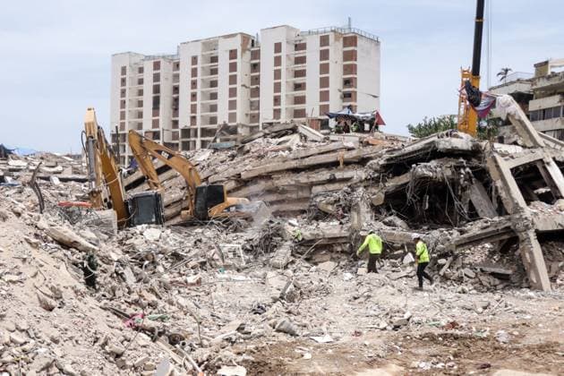 News Bilder des Tages Earthquake damage remains along Venezuela™s coast LA GUAIRA, VENEZUELA, AUGUST 20, 2026: Collapsed residential and hotel structures remain along the coastline of La Guaira nearly two months after an earthquake struck Venezuela s central coast. The damaged buildings stand near marinas and the Caribbean Sea as assessments continue on the condition and stability of affected areas. La Guaira Venezuela (Bolivarian Republic of) Copyright: x xMarioxFloresx xJNAxPressx