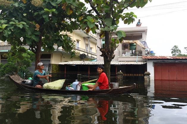 August 20, 2026, Ngathaingchaung, Ayeyarwady Region, Myanmar: People navigates floodwaters by boat in Ngathaingchaung Township, Ayeyarwady Region, Myanmar..In Laymyethna Township, Ayeyarwady Region, the Ngawun River embankment collapsed on July 31, leaving nearby towns including Hinthada, Yegyi, Ngathaingchaung, Kyonpyaw and Kyaunggon still inundated for three weeks, affecting tens of thousands of people, officials said. Ngathaingchaung Myanmar  - ZUMAn324 20260820_zip_n324_005 Copyright: xAyexMyaxNaingx