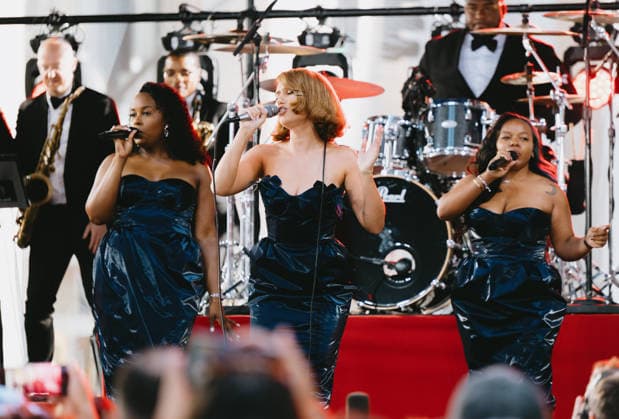 August 20, 2026, New York, Ny, United States: Raye performs at The Today Show 2026 Citi Concert Series. Held at Rockefeller Plaza in New York. Dinara Khairova Zuma Press August 20, 2026. New York United States  - ZUMAp281 20260820_zea_p281_013 Copyright: xPhotoxImagexPressx