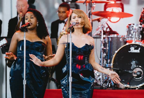 August 20, 2026, New York, Ny, United States: Raye performs at The Today Show 2026 Citi Concert Series. Held at Rockefeller Plaza in New York. Dinara Khairova Zuma Press August 20, 2026. New York United States  - ZUMAp281 20260820_zea_p281_016 Copyright: xPhotoxImagexPressx