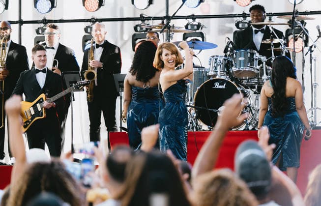 August 20, 2026, New York, Ny, United States: Raye performs at The Today Show 2026 Citi Concert Series. Held at Rockefeller Plaza in New York. Dinara Khairova Zuma Press August 20, 2026. New York United States  - ZUMAp281 20260820_zea_p281_019 Copyright: xPhotoxImagexPressx