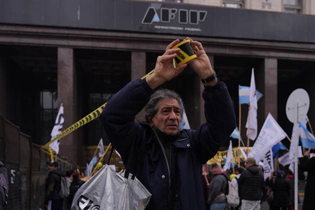 Protest against growing household debt in Buenos Aires BUENOS AIRES, ARGENTINA – AUGUST 20: Members and leaders of the General Confederation of Labor (CGT) march toward the Ministry of Economy during a protest against growing household debt and rising living costs, in Buenos Aires, Argentina on August 20, 2026. Demonstrators gathered in the national capital to demand urgent economic relief, highlighting the severe financial strain faced by millions of working-class families struggling to cover basic household expenses. The mobilization called by the country s main labor confederation focused on the critical impact of debt on everyday workers amid ongoing economic challenges. Luciano Gonzalez Anadolu Buenos Aires Argentina. Editorial use o  Copyright: x2026xAnadoluxLucianoxGonzalezx