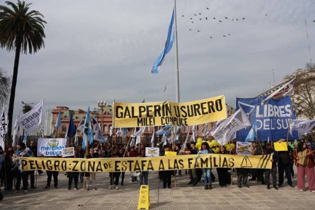 Social Movements March Against Household Debt Social Movements March Against Household Debt EDITORIAL USE ONLY  Copyright: xGDA LaxNacion Argentina-xTodosxlosxderechosxreservados.xProhibidoxelxusoxoxreproducci&oacute;nxdexestaximagenxenxArgentinax FabianxMarellix arlanacionpic067555