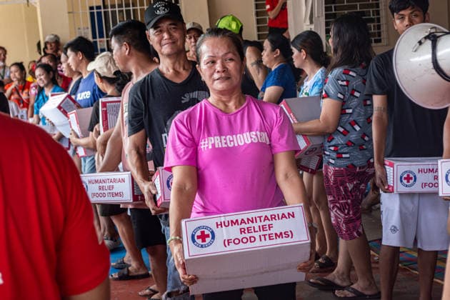 Red Cross Relief Operations In San Mateo, Rizal, Philippines Volunteers from the Philippine Red Cross distribute relief packs to residents affected by floods from the Southwest Monsoon in an evacuation facility in Barangay Sta Ana, San Mateo, Rizal, Philippines, on August 20. Weather conditions across Luzon generally improved as a Low Pressure Area, formerly Tropical Depression Nesat, and the enhanced southwest monsoon, known as habagat, began to weaken. Northern and Central Luzon experienced improving skies with fewer heavy downpours, while Metro Manila and other areas saw intermittent sun breaks and isolated thunderstorms. San Mateo, Rizal Province Philippines  Copyright: xMelvinxJamesxUrubiox originalFilename: urubio-reliefop260820_npcsn.jpg
