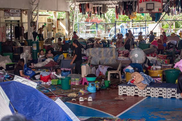 Red Cross Relief Operations In San Mateo, Rizal, Philippines Volunteers from the Philippine Red Cross distribute relief packs to residents affected by floods from the Southwest Monsoon in an evacuation facility in Barangay Sta Ana, San Mateo, Rizal, Philippines, on August 20. Weather conditions across Luzon generally improved as a Low Pressure Area, formerly Tropical Depression Nesat, and the enhanced southwest monsoon, known as habagat, began to weaken. Northern and Central Luzon experienced improving skies with fewer heavy downpours, while Metro Manila and other areas saw intermittent sun breaks and isolated thunderstorms. San Mateo, Rizal Province Philippines  Copyright: xMelvinxJamesxUrubiox originalFilename: urubio-reliefop260820_npwzl.jpg