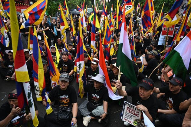KOLKATA, INDIA - AUGUST 20: Members of the Tibetan community and local human rights activists shout anti-China slogans in protest to oppose Beijing s restrictive Promoting Ethnic Unity and Progress Law outside the Chinese Consulate General on August 20, 2026 in Kolkata, India. Protesters also observed the 49th-day traditional Buddhist mourning rites for activist Lobsang Palden (Lobga Rangzen), who committed self-immolation outside the United Nations headquarters in New York to draw global attention to conditions in Tibet. (Photo by Samir Jana Hindustan Times) Tibetan Activists Protesting Outside The Chinese Consulate In Kolkata Against Ethnic Unity Law