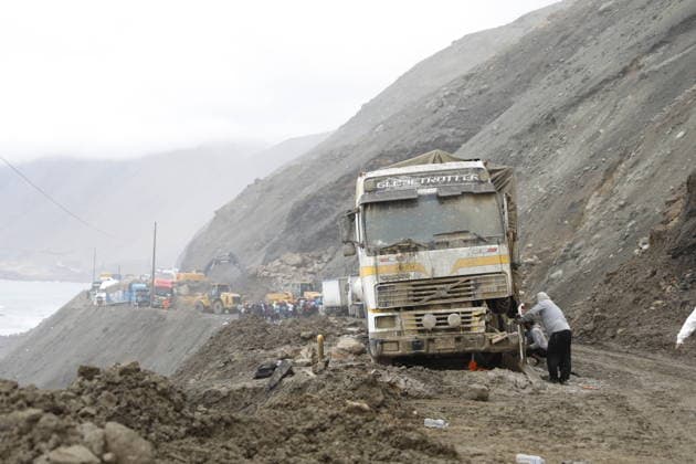 Heavy rains cause disaster on the South Pan-American Highway AREQUIPA, PERU - AUGUST 20: A view destruction after heavy rains that led to mudslides and landslides at Ocona, Camana province of Arequipa, Peru on August 20, 2026. The main problem is on the Pan-American Highway South, on the Ocona-Atico section, where mud, rocks, and debris have blocked traffic. Numerous buses, trucks, and private vehicles remain stranded, while passengers seek alternative routes to continue their journeys. Difficulties accessing food and fuel have also been reported. Ronald Mamani Villalba Anadolu Arequipa Peru. Editorial use only. Please get in touch for any other usage.  Copyright: x2026xAnadoluxRonaldxMamanixVillalbax