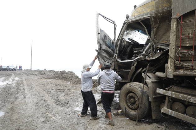 Heavy rains cause disaster on the South Pan-American Highway AREQUIPA, PERU - AUGUST 20: A view destruction after heavy rains that led to mudslides and landslides at Ocona, Camana province of Arequipa, Peru on August 20, 2026. The main problem is on the Pan-American Highway South, on the Ocona-Atico section, where mud, rocks, and debris have blocked traffic. Numerous buses, trucks, and private vehicles remain stranded, while passengers seek alternative routes to continue their journeys. Difficulties accessing food and fuel have also been reported. Ronald Mamani Villalba Anadolu Arequipa Peru. Editorial use only. Please get in touch for any other usage.  Copyright: x2026xAnadoluxRonaldxMamanixVillalbax
