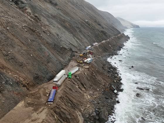 Heavy rains cause disaster on the South Pan-American Highway AREQUIPA, PERU - AUGUST 20: A view destruction after heavy rains that led to mudslides and landslides at Ocona, Camana province of Arequipa, Peru on August 20, 2026. The main problem is on the Pan-American Highway South, on the Ocona-Atico section, where mud, rocks, and debris have blocked traffic. Numerous buses, trucks, and private vehicles remain stranded, while passengers seek alternative routes to continue their journeys. Difficulties accessing food and fuel have also been reported. Ronald Mamani Villalba Anadolu Arequipa Peru. Editorial use only. Please get in touch for any other usage.  Copyright: x2026xAnadoluxRonaldxMamanixVillalbax