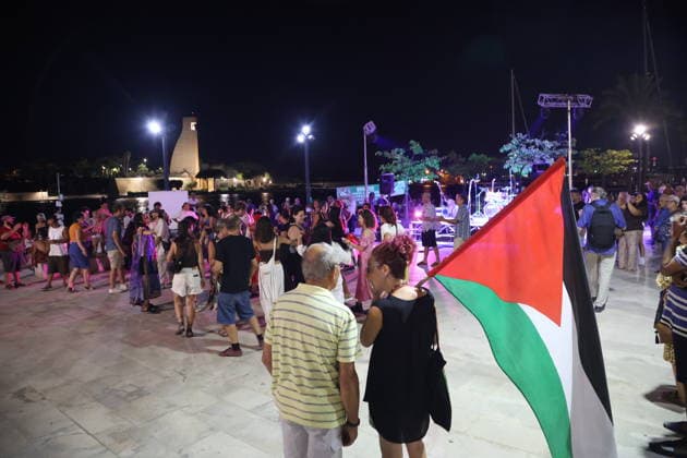 Italian and Albanian Pro Palestinian activists sail to Vlore from Italy BRINDISI, ITALY - AUGUST 20: Several dozen Italian and Albanian Pro Palestine activists, set sail last night from the Italian port of Brindisi, Italy bound for Vlore, Albania, on August 20, 2026. The activist were aboard several boats from the Global Sumud Flotilla that were damaged and left adrift by the Israeli military during the Global Sumud Flotilla’s last mission to Gaza. On the 35th anniversary of the events in Vlora (when thousands of Albanian seeking asylum arrived in Puglia on a ship overcrowded with people), few children of the survivors of this tragedy return to Albania aboard the Flotilla’s boats to support the Flamingo Revolution - a popular protest move  Copyright: x2026xAnadoluxMichelexLuigixEdoardoxNovagax