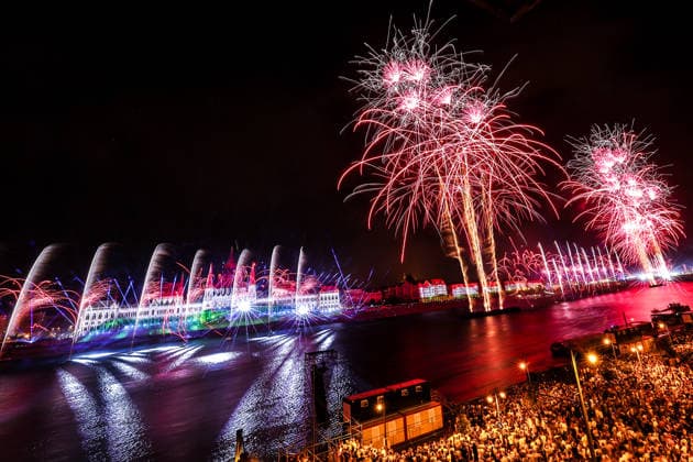 (260821) -- BUDAPEST, Aug. 21, 2026 -- An evening show featuring fireworks, choreographed drone displays and light projections is held to celebrate the Hungarian national day in Budapest, Hungary, Aug. 20, 2026. (Photo by Xinhua) HUNGARY-BUDAPEST-NATIONAL DAY-CELEBRATIONS-EVENING SHOW DavidxBalogh 