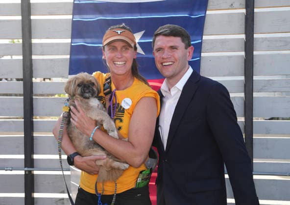August 20, 2026, Austin, Tx, United States: Democratic candidate for U.S. Senate JAMES TALARICO (r) of Texas poses with a fan as he holds a Pupplies for Talarico event at the Celis Brewery in north Austin, attracting scores of pet owners for a rally in the 104-degree Texas heat on August 20, 2026. Talarico and challenger Republican Ken Paxton are locked in a heated race to replace John Cornyn with 80 days to go before the November elections. Austin United States - ZUMAd150 20260820_znp_d150_009 Copyright: xBobxDaemmrichx