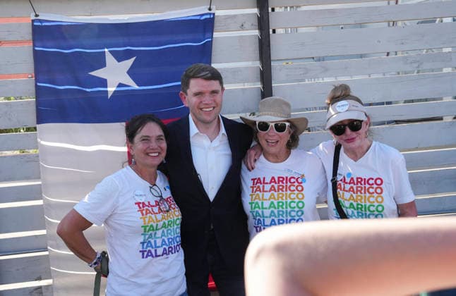 August 20, 2026, Austin, Tx, United States: Democratic candidate for U.S. Senate JAMES TALARICO of Texas poses for pictures as he holds a Pupplies for Talarico event at the Celis Brewery in north Austin, attracting scores of pet owners for a rally in the 104-degree Texas heat on August 20, 2026. Talarico and challenger Republican Ken Paxton are locked in a heated race to replace John Cornyn with 80 days to go before the November elections. Austin United States - ZUMAd150 20260820_znp_d150_010 Copyright: xBobxDaemmrichx
