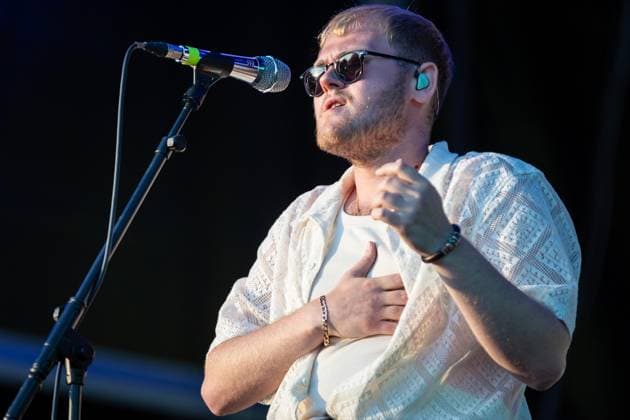 The Lathums live at Vilar de Mouros Festival - 20 Aug 2026 Lead singer Alex Moore of the British indie?rock band The Lathums performs during the third day of the Vilar de Mouros Festival. Vilar de Mouros Portugal Copyright: xDiogoxBaptistax xSOPAxImagesx DB_TheLathums20260820_010
