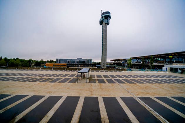 Flygelederforeningen gar ut i streik Gardermoen 20260821. Tarnet pa Oslo lufthavn. Meklingen i oppgjoret for flygelederne pa norske flyplasser endte i brudd. Na blir det streik blant flygeledere pa Gardermoen og pa Flesland. Foto: Stian Lysberg Solum NTB Gardermoen Norge zdsIvqzGztc EDITORIAL USE ONLY Ref:_BNCzdsIvqzGztc.jpg *** Air Traffic Controllers Association Goes on Strike at Gardermoen, August 21, 2026, at Oslo Airport. Mediation in the labor dispute involving air traffic controllers at Norwegian airports ended in a breakdown. Now, air traffic controllers at Gardermoen and Flesland will go on strike. Photo: Stian Lysberg Solum NTB Gardermoen Norway zdsIvqzGztc EDITORIAL USE ONLY Ref BNCzdsIvqzGztc jpg  Copyright: xStianxLysbergxSolumx xNTBx