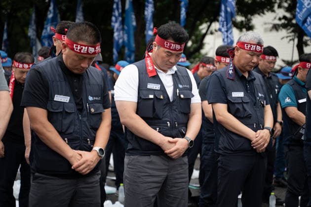 Hyundai Motor s Strike in Seoul, South Korea SEOUL, SOUTH KOREA - AUGUST 21: Hyundai Motor workers take part in a joint strike rally at the company s headquarters in Seoul, South Korea, on August 21, 2026. Hwawon Lee Anadolu Seoul South Korea. Editorial use only. Please get in touch for any other usage.  Copyright: x2026xAnadoluxHwawonxLeex