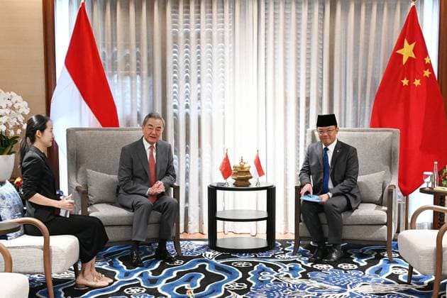 Chinese Foreign Minister Wang Yi in Jakarta JAKARTA, INDONESIA - AUGUST 21: (----EDITORIAL USE ONLY - MANDATORY CREDIT - INDONESIAN FOREIGN MINISTRY HANDOUT - NO MARKETING NO ADVERTISING CAMPAIGNS - DISTRIBUTED AS A SERVICE TO CLIENTS----) Chinese Foreign Minister Wang Yi meets with Indonesian Foreign Minister Sugiono at the Ministry of Foreign Affairs building in Jakarta, Indonesia, on August 21, 2026. The meeting focused on strengthening bilateral strategic partnerships, economic cooperation, regional stability, and joint diplomatic initiatives between China and Indonesia. Indonesian Foreign Ministry Handout Anadolu Jakarta Indonesia. Editorial use only. Please get in touch for any other usage.  Copyright: x2026xAnadoluxIndonesianxForeignxMinistryx xHandoutx