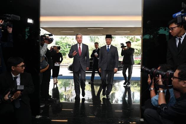 Chinese Foreign Minister Wang Yi in Jakarta JAKARTA, INDONESIA - AUGUST 21: (----EDITORIAL USE ONLY - MANDATORY CREDIT - INDONESIAN FOREIGN MINISTRY HANDOUT - NO MARKETING NO ADVERTISING CAMPAIGNS - DISTRIBUTED AS A SERVICE TO CLIENTS----) Chinese Foreign Minister Wang Yi meets with Indonesian Foreign Minister Sugiono at the Ministry of Foreign Affairs building in Jakarta, Indonesia, on August 21, 2026. The meeting focused on strengthening bilateral strategic partnerships, economic cooperation, regional stability, and joint diplomatic initiatives between China and Indonesia. Indonesian Foreign Ministry Handout Anadolu Jakarta Indonesia. Editorial use only. Please get in touch for any other usage.  Copyright: x2026xAnadoluxIndonesianxForeignxMinistryx xHandoutx