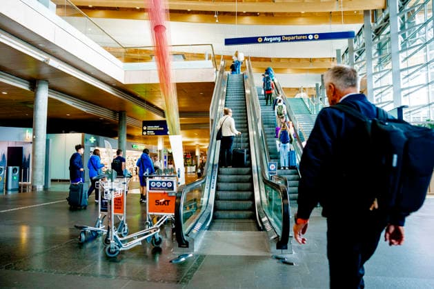 Flygelederforeningen gar ut i streik Gardermoen 20260821. Passasjerer i ankomst- og avgangshallen pa Oslo lufthavn. Meklingen i oppgjoret for flygelederne pa norske flyplasser endte i brudd. Na blir det streik blant flygeledere pa Gardermoen og pa Flesland. Foto: Stian Lysberg Solum NTB Gardermoen Norge nuVL2l0ayZU EDITORIAL USE ONLY Ref:_BNCnuVL2l0ayZU.jpg *** Air Traffic Controllers Association Goes on Strike at Gardermoen 20260821 Passengers in the arrival and departure halls at Oslo Airport Mediation in the collective bargaining agreement for air traffic controllers at Norwegian airports ended in a breakdown. Now there will be a strike among air traffic controllers at Gardermoen and at Flesland. Photo: Stian Lysberg Solum, NT  Copyright: xStianxLysbergxSolumx xNTBx