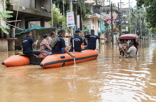 Heavy monsoon rains cause floodings in Assam GUWAHATI, ASSAM, INDIA - AUGUST 21: SDRF personnels rescue residents from a waterlogged area following heavy rainfall and flooding in Guwahati, India on August 21, 2026. David Talukdar Anadolu Guwahati India. Editorial use only. Please get in touch for any other usage.  Copyright: x2026xAnadoluxDavidxTalukdarx