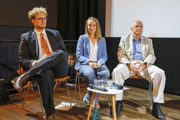 Tim Kehrwieder, Claudia Wittig und Thomas Lippmann beim Politsnak des DGB Halle-Dessau und des Landesbüros Sachsen-Anhalt im Puschkino. Halle (Saale), 20.08.2026 *** Tim Kehrwieder, Claudia Wittig, and Thomas Lippmann at the political discussion hosted by the DGB Halle-Dessau and the Saxony-Anhalt Regional Office at the Puschkino in Halle-Saale, August 20, 2026 Foto:xR.xStoffelsx xFuturexImagex politsnack_6804