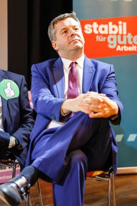 Sven Schulze beim Politsnak des DGB Halle-Dessau und des Landesbüros Sachsen-Anhalt im Puschkino. Halle (Saale), 20.08.2026 *** Sven Schulze at the political discussion hosted by the DGB Halle-Dessau and the Saxony-Anhalt Regional Office at the Puschkino in Halle-Saale, August 20, 2026 Foto:xR.xStoffelsx xFuturexImagex politsnack_6826