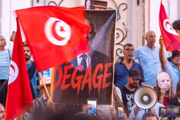 Protesters March Against Tunisian President Kais Saied - Tunis Protesters march through central Tunis, Tunisia on August 20, 2026, against President Kais Saied, demanding his resignation and greater political freedoms while calling for the release of detainees and opponents, as seen with portraits of Saied crossed out with the slogan DEGAGE and Tunisian flags, amid growing social unrest following weeks of extreme heat, water and electricity cuts, and shortages of essential medicines and products. Photo by Nicolas Fauque Images de Tunisie ABACAPRESS.COM Tunis Tunisia  Copyright: xFauquexNicolas ImagesxdexTunisie ABACAx
