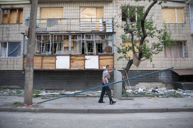 Aftermath of Russian Missile and Drone Attack in Kyiv KYIV, UKRAINE AUGUST 21, 2026: The aftermath of a combined missile and drone attack launched by Russia on Kyiv in the early hours of August 20, 2026. According to Kyiv Mayor Vitali Klitschko, at least 15 people were killed and 33 others injured. August 21 has been declared a day of mourning in the capital for the victims of the attack. Kyiv Ukraine Copyright: x xNastassiaxKantorowiczxTorresx xJNAxPressx