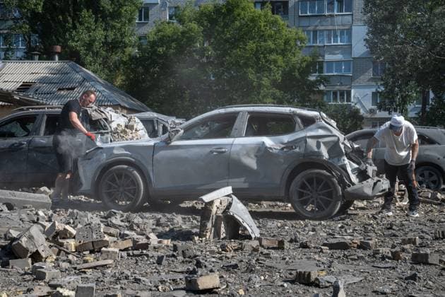 Aftermath of Russian Missile and Drone Attack in Kyiv KYIV, UKRAINE AUGUST 21, 2026: The aftermath of a combined missile and drone attack launched by Russia on Kyiv in the early hours of August 20, 2026. According to Kyiv Mayor Vitali Klitschko, at least 15 people were killed and 33 others injured. August 21 has been declared a day of mourning in the capital for the victims of the attack. Kyiv Ukraine Copyright: x xNastassiaxKantorowiczxTorresx xJNAxPressx